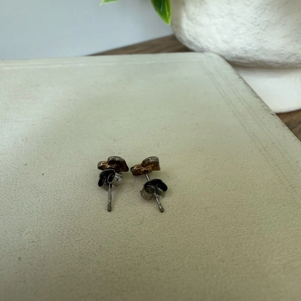 Vintage 80’s Baby Toddler Heart Shaped Screw Back Earrings